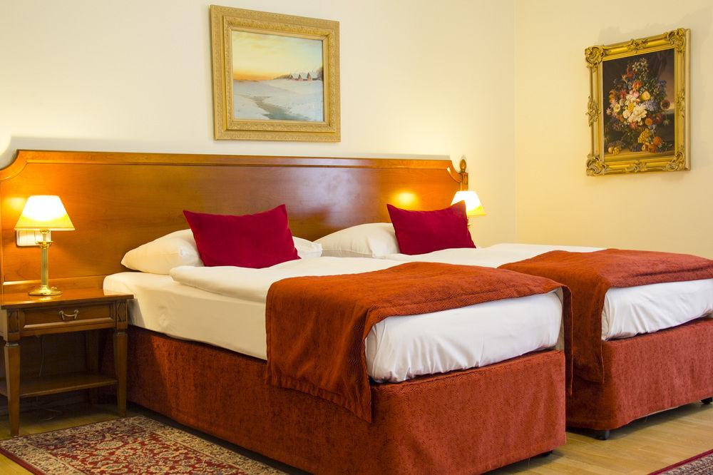 Boutique Hotel Seven Days Prague Exterior photo